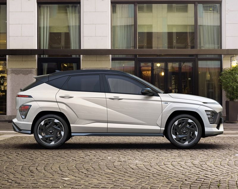 Hyundai KONA Electric 65.4kWh Comfort Smart, Abyss Black Pearl + WARMTEPOMP Hyundai KONA Electric 65.4kWh Comfort Smart, Abyss Black Pearl + WARMTEPOMP