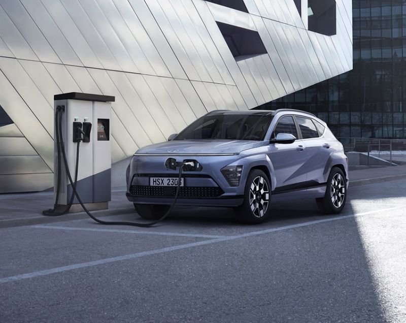 Hyundai KONA Electric 65.4kWh Comfort Smart, Abyss Black Pearl + WARMTEPOMP Hyundai KONA Electric 65.4kWh Comfort Smart, Abyss Black Pearl + WARMTEPOMP