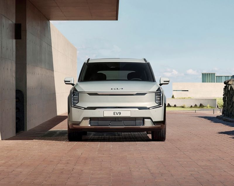 Kia EV9 99.8kWh Single Motor RWD Air, Pebble Grey - DIRECT RIJDEN