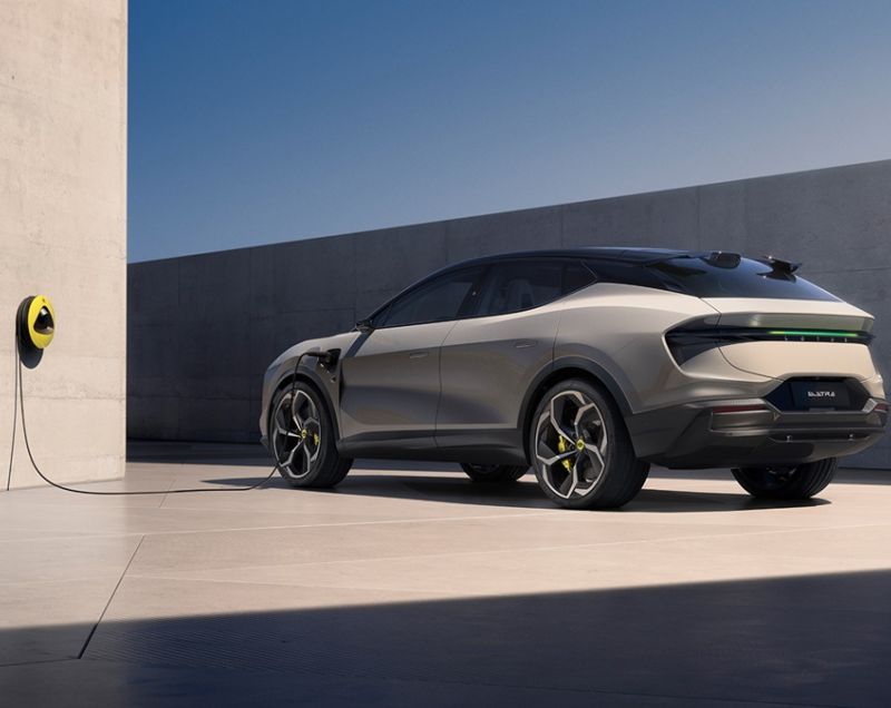 Lotus Eletre 112kWh 4WD, Stellar Zwart + PARKEERPAKKET/INTELLIGENT GLAZEN DAK