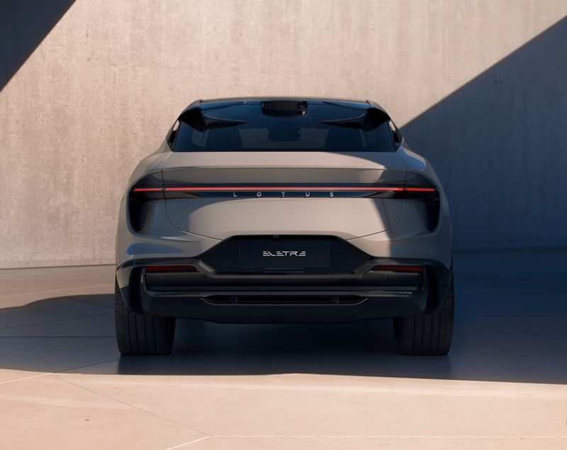 Lotus Eletre 112kWh 4WD, Stellar Zwart + PARKEERPAKKET/INTELLIGENT GLAZEN DAK