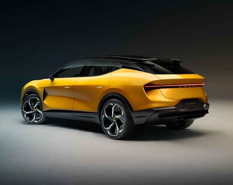 Lotus Eletre 112kWh ev s awd 450kW aut