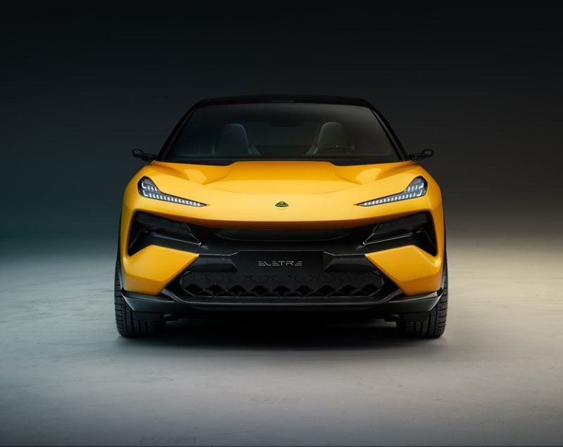 Lotus Eletre 112kWh ev s awd 450kW aut