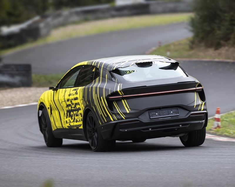 Lotus Eletre 112kWh ev awd 450kW aut Lotus Eletre 112kWh ev awd 450kW aut