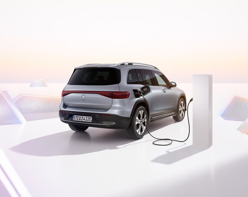 Mercedes-Benz EQB 70.5kWh 250+ Business Solution AMG, Berggrijs + DERDE ZITRIJ