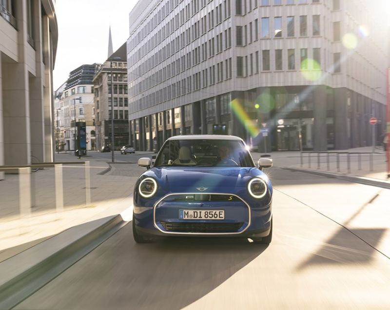 Mini Cooper Electric 53.5kWh Cooper SE John Cooper Works - LONG RANGE VERSIE