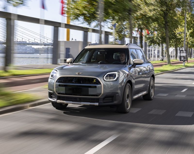 Mini Countryman 64.6kWh SE John Cooper Works, Midnight Black + 20 INCH VELGEN / PAKKET L