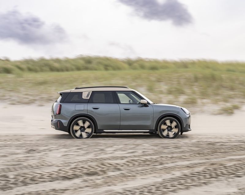 Mini Countryman 64.6kWh SE John Cooper Works, Midnight Black + 20 INCH VELGEN / PAKKET L
