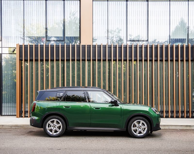Mini Countryman 64.6kWh SE John Cooper Works, Midnight Black + 20 INCH VELGEN / PAKKET L