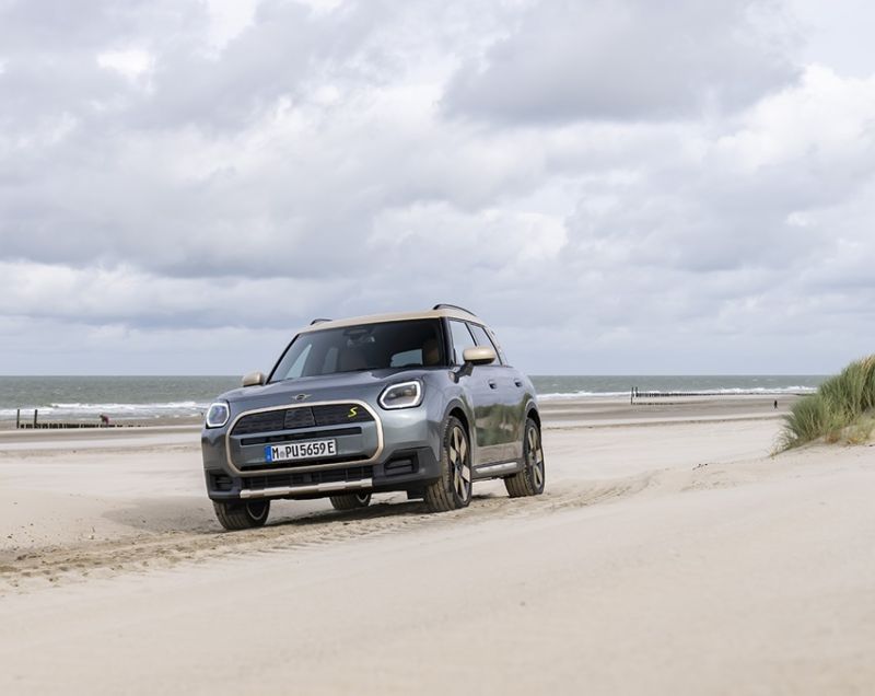 Mini Countryman 64.6kWh SE John Cooper Works, Midnight Black + 20 INCH VELGEN / PAKKET L