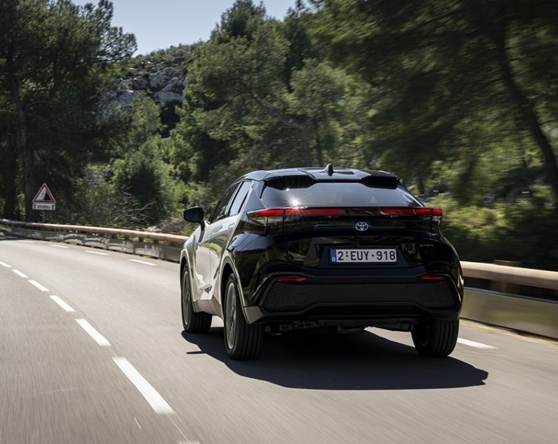 Toyota C-HR 2.0 phev dynamic 164kW cvt aut Toyota C-HR 2.0 phev dynamic 164kW cvt aut