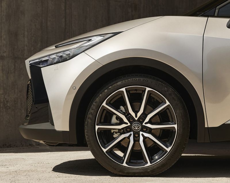 Toyota C-HR 1.8 hev executive 103kW cvt aut