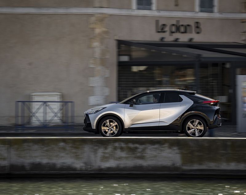 Toyota C-HR 1.8 hev executive 103kW cvt aut