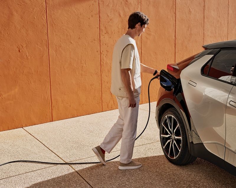 Toyota C-HR 2.0 phev black edition 164kW cvt aut Toyota C-HR 2.0 phev black edition 164kW cvt aut