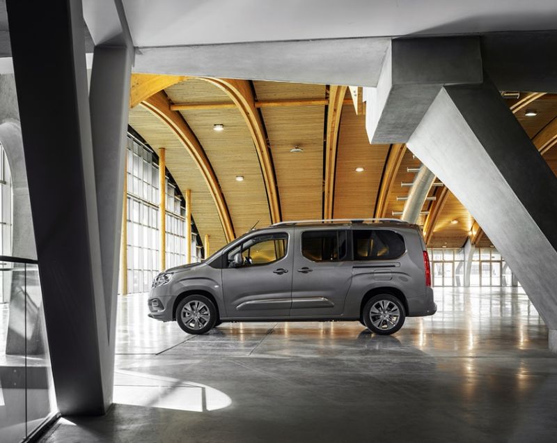 Toyota ProAce City Verso 50kWh ev long challenger 7p 100kW aut
