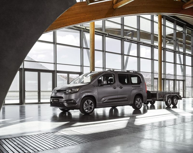 Toyota ProAce City Verso 50kWh ev challenger 100kW aut