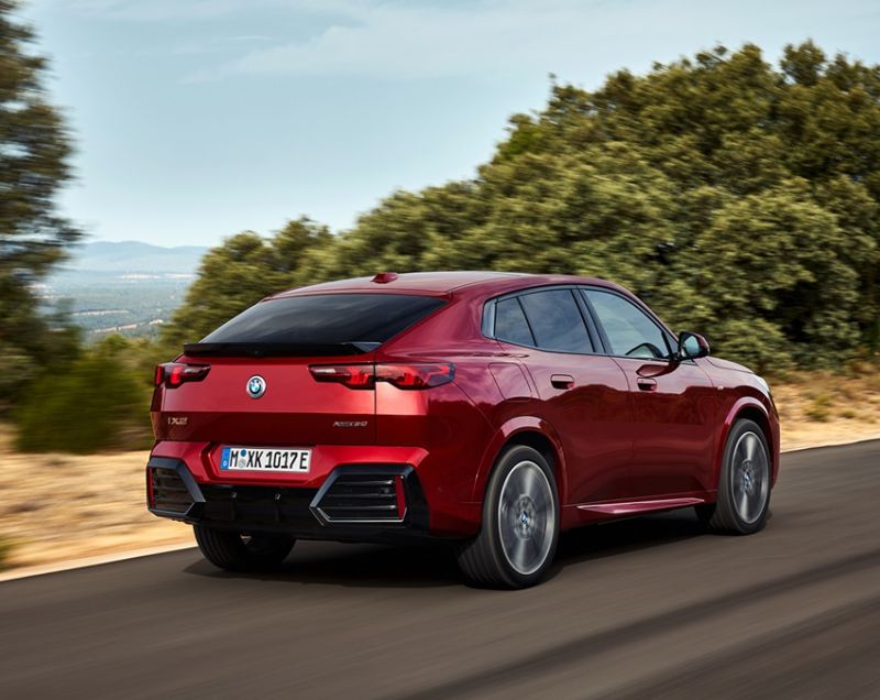 BMW iX2 64.8kWh xDrive30 230kW