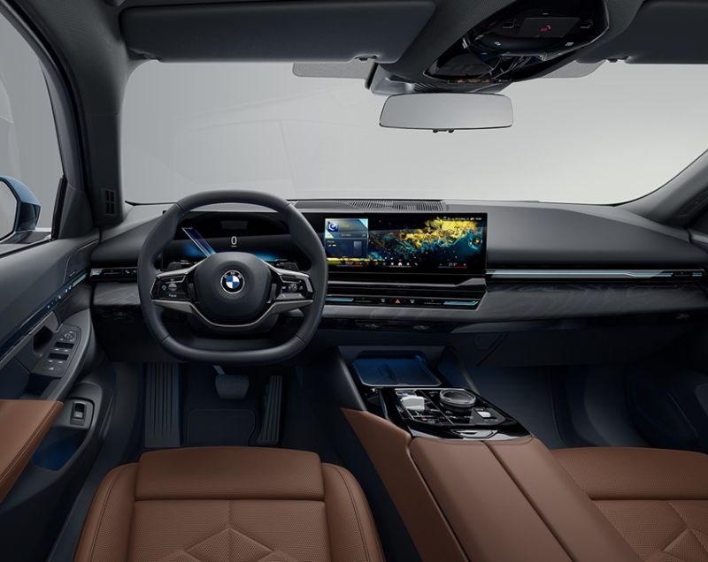 BMW 5 Serie Touring 530e Plug-in Hybrid M Sportpakket, Saphirschwarz + PANORAMADAK/TREKHAAK