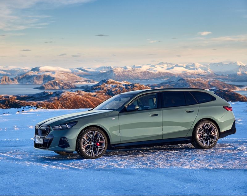 BMW 5 Serie Touring 530e Plug-in Hybrid M Sportpakket, Saphirschwarz + PANORAMADAK/TREKHAAK