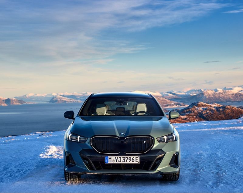 BMW 5 Serie Touring 530e Plug-in Hybrid M Sportpakket, Saphirschwarz + PANORAMADAK/TREKHAAK