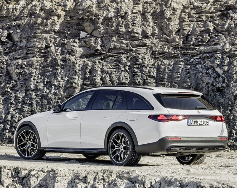 Mercedes-Benz E-klasse All-Terrain 450 mhev 4matic 280kW 9g-tronic aut Mercedes-Benz E-klasse All-Terrain 450 mhev 4matic 280kW 9g-tronic aut