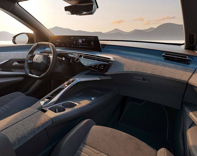 Peugeot E-3008 73kWh GT Avantage, Noir Perla Nera + PANORAMADAK / WARMTEPOMP