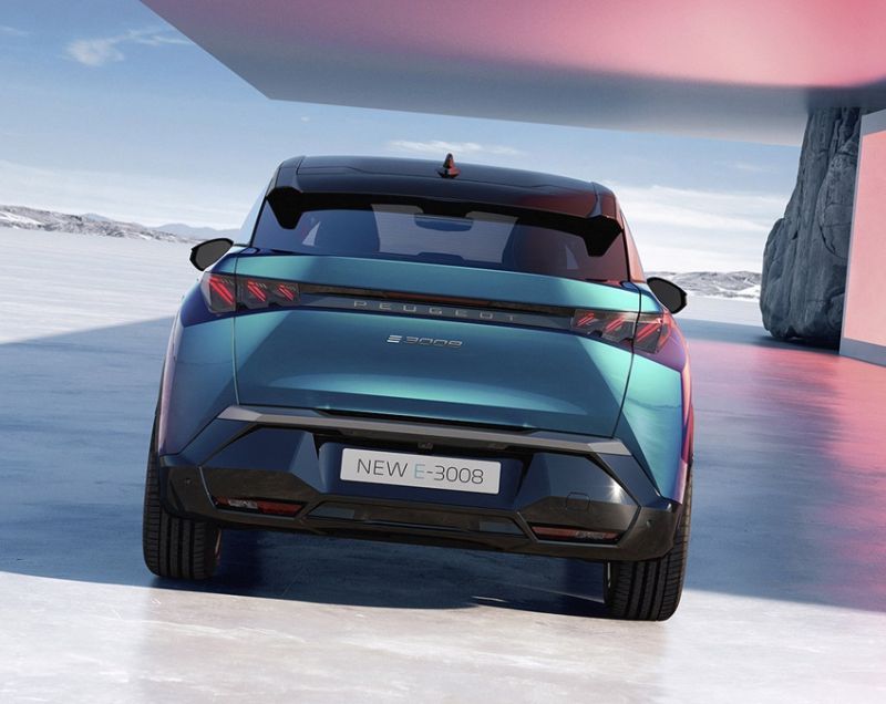 Peugeot E-3008 73kWh Allure, Noir Perla Nera + PANORAMIC NAVIGATION PACK