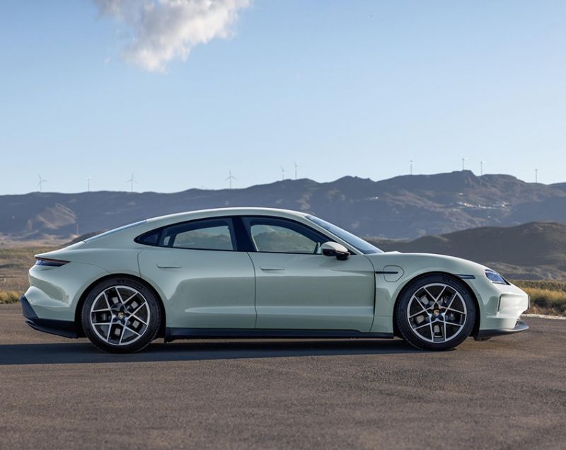 Porsche Taycan 105kWh ev turbo s 570kW aut