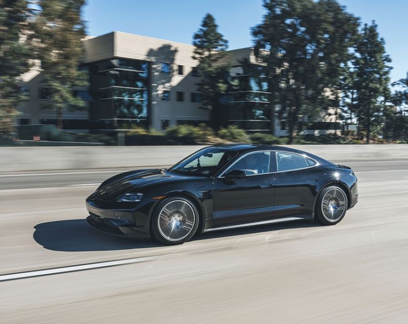 Porsche Taycan 105kWh ev turbo s 570kW aut