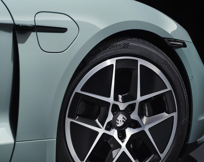 Porsche Taycan 89kWh ev 300kW aut