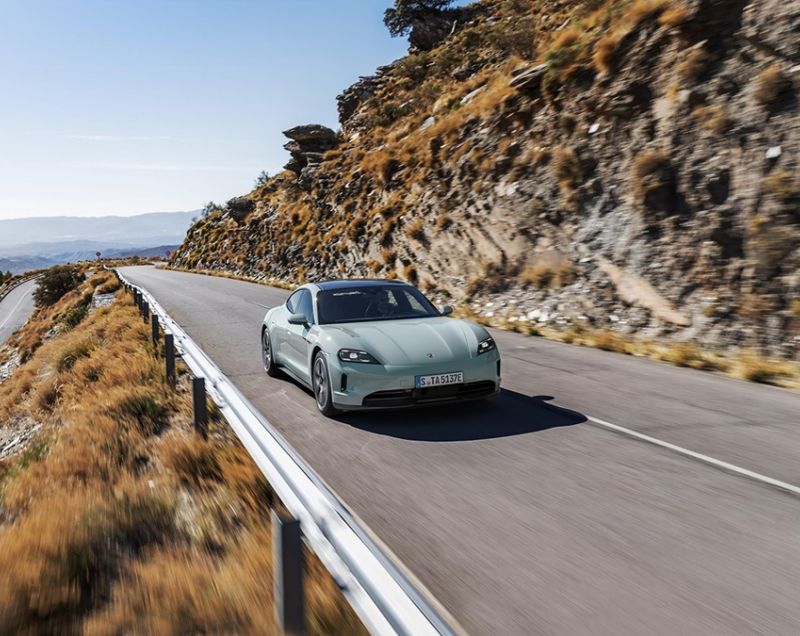 Porsche Taycan 89kWh ev 300kW aut