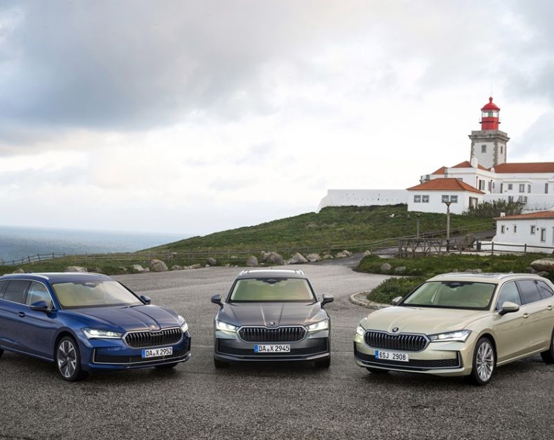 Skoda Superb combi 1.5tsi MHEV Business Edition DSG-7, Ebony Black + TREKHAAK