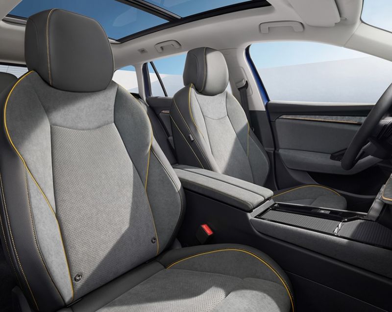 Skoda Superb combi 1.5tsi MHEV Business Edition DSG-7, Ebony Black + TREKHAAK