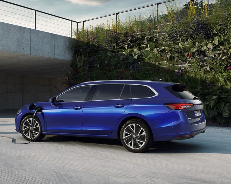 Skoda Superb combi 1.5tsi phev sportline business 150kW dsg-6 aut Skoda Superb combi 1.5tsi phev sportline business 150kW dsg-6 aut