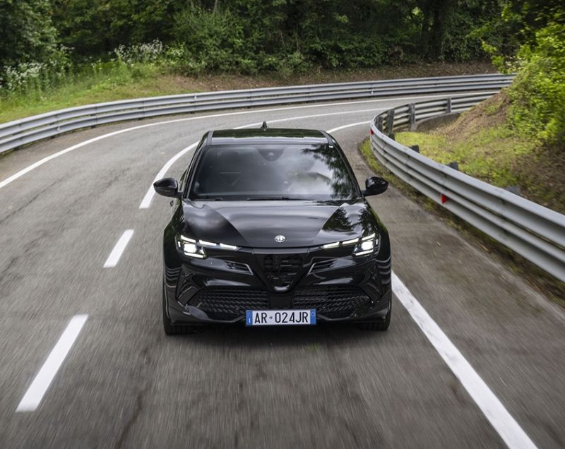 Alfa Romeo Junior 54kWh ev elettrica 115kW aut