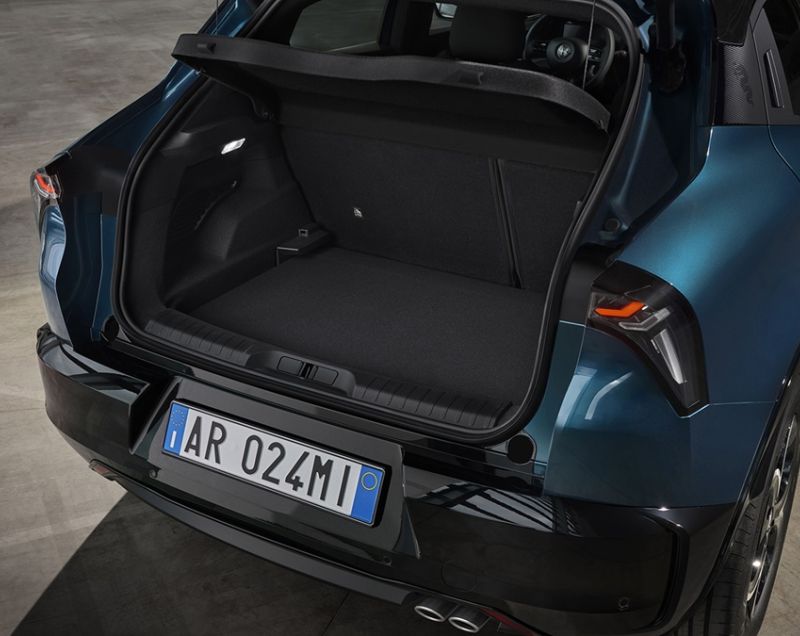 Alfa Romeo Junior 54kWh ev elettrica ti 115kW aut