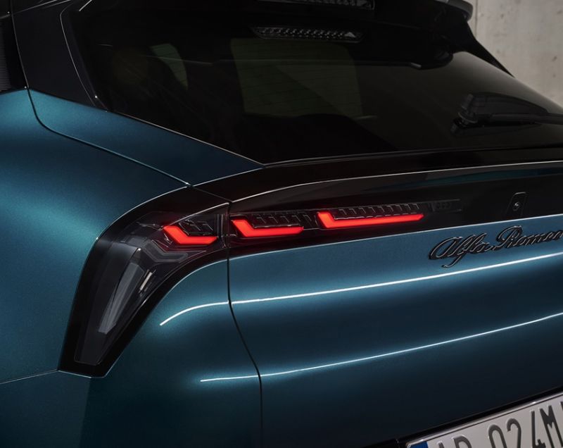 Alfa Romeo Junior 1.2t 136 pk Ibrida Speciale, Tortona Black + PANORAMADAK / TECHNO PACK Alfa Romeo Junior 1.2t 136 pk Ibrida Speciale, Tortona Black + PANORAMADAK / TECHNO PACK