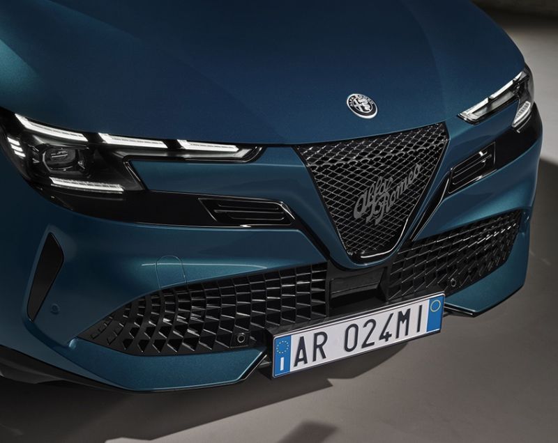 Alfa Romeo Junior 1.2t 136 pk Ibrida Speciale, Tortona Black + PANORAMADAK / TECHNO PACK Alfa Romeo Junior 1.2t 136 pk Ibrida Speciale, Tortona Black + PANORAMADAK / TECHNO PACK