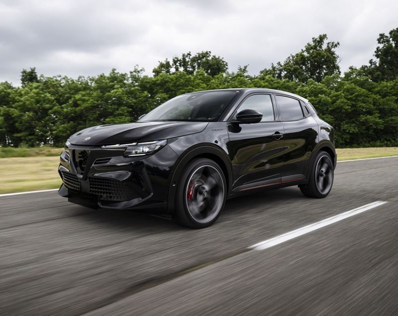 Alfa Romeo Junior 1.2t 136 pk eDCT6 Ibrida Speciale, Tortona Black + TECHNO PACK