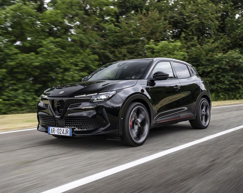 Alfa Romeo Junior 1.2t 136 pk eDCT6 Ibrida Speciale, Tortona Black + TECHNO PACK