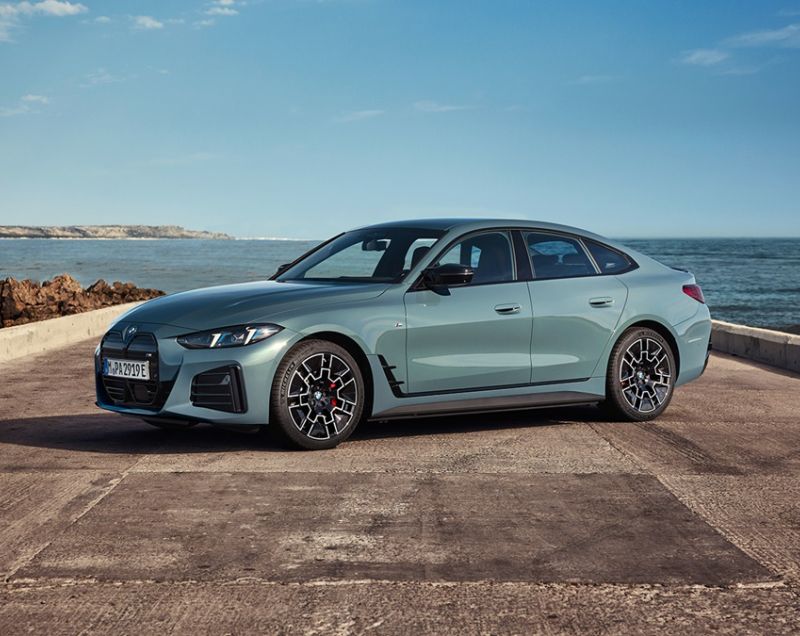 BMW i4 67.1kWh eDrive35 M Sport, Saphirschwarz + COMFORT PACK / GLAZEN SCHUIFDAK BMW i4 67.1kWh eDrive35 M Sport, Saphirschwarz + COMFORT PACK / GLAZEN SCHUIFDAK