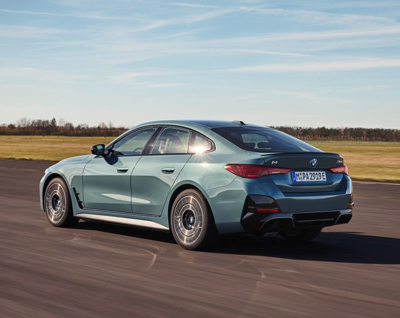 BMW i4 67.1kWh eDrive35 M Sport, Saphirschwarz + COMFORT PACK / GLAZEN SCHUIFDAK BMW i4 67.1kWh eDrive35 M Sport, Saphirschwarz + COMFORT PACK / GLAZEN SCHUIFDAK