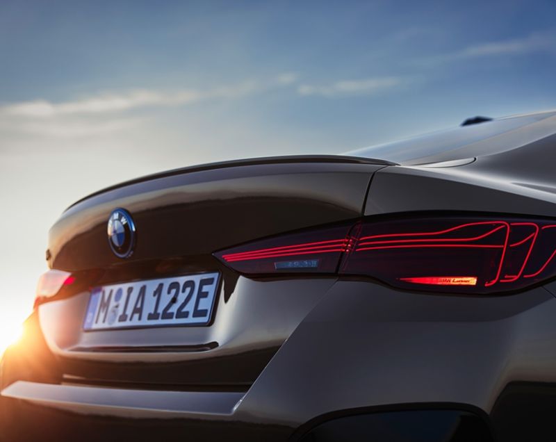 BMW i4 67.1kWh eDrive35 M Sport Edition, Saphirschwarz + M SPORTPAKKET PRO BMW i4 67.1kWh eDrive35 M Sport Edition, Saphirschwarz + M SPORTPAKKET PRO