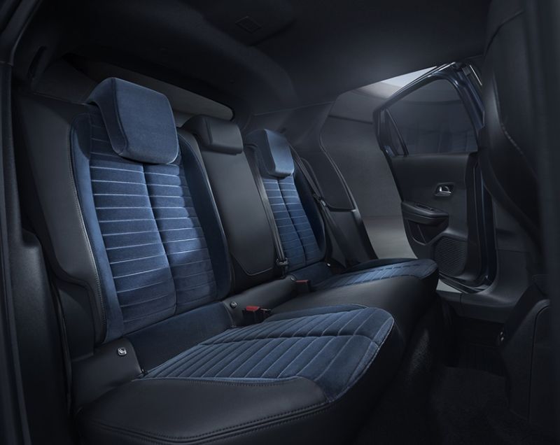 Lancia Ypsilon 51kWh 156 PK Edizione Limitata Cassina, Lancia Blu + NAVIGATIE