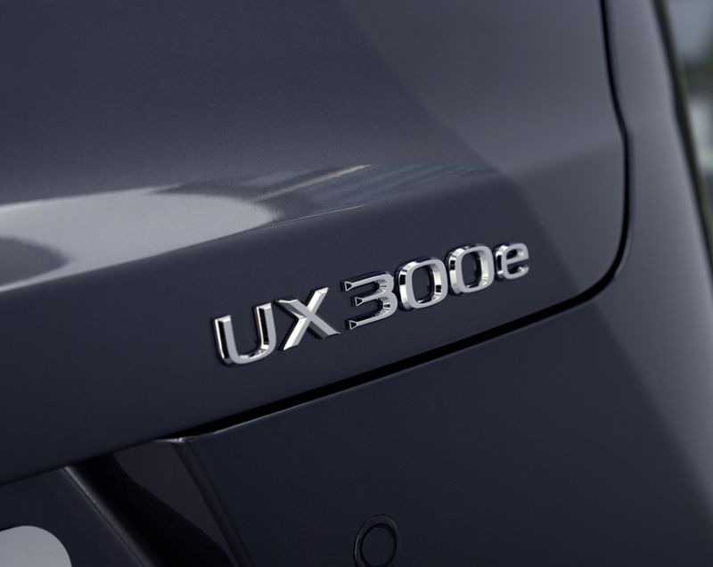Lexus UX 300h hev luxury line 146kW aut