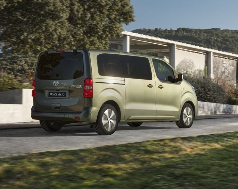 Toyota ProAce Verso 75kWh ev medium dynamic extra range 100kW aut