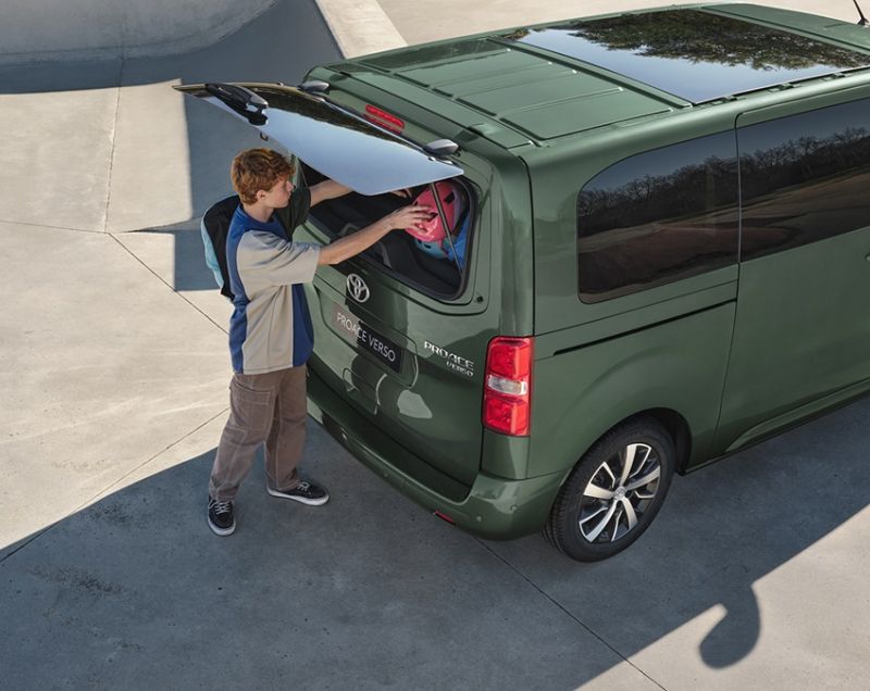 Toyota ProAce Verso 75kWh ev medium dynamic extra range 100kW aut