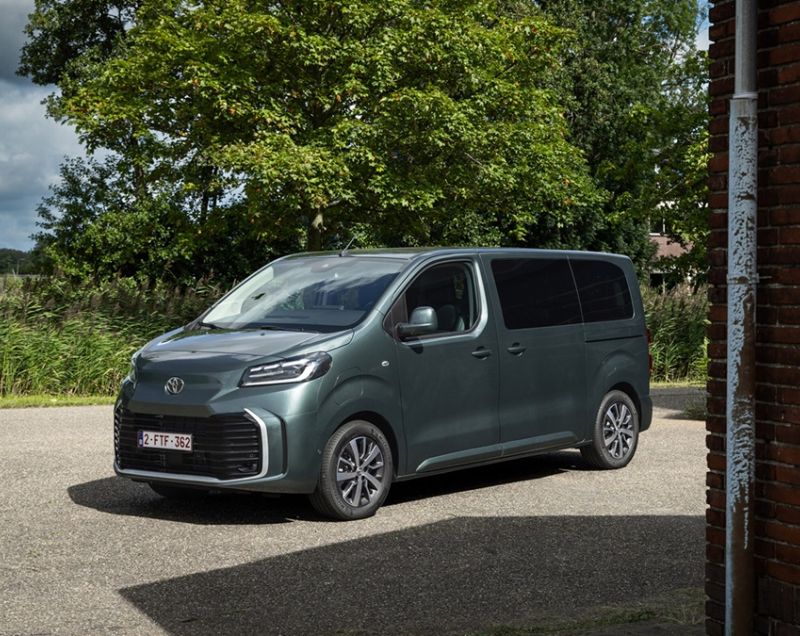 Toyota ProAce Verso 75kWh ev long executive extra range 100kW aut