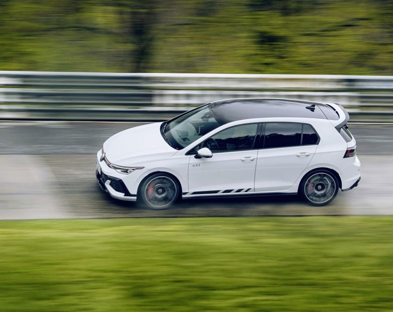 Volkswagen Golf 1.5etsi R-Line Edition 116 PK DSG, Pure White + ASSISTANCE PAKKET PLUS