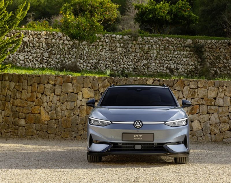 Volkswagen ID.7 Tourer 77kWh Pro Business, Mythoszwart + INTERIEURPAKKET PLUS / 20 INCH VELGEN